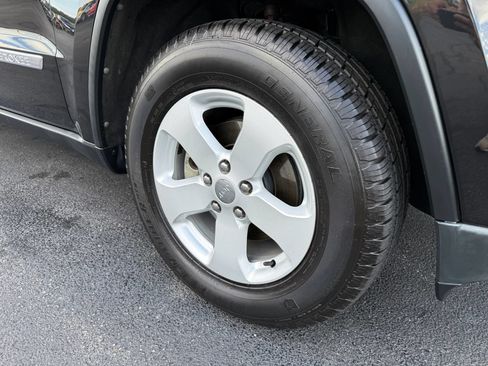 Used 2013 Jeep Grand Cherokee Laredo AWD/4WD image 14
