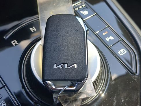 New 2025 Kia Niro EX w/ EX Cold Weather Package image 24