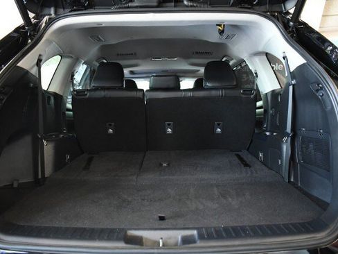 Used 2023 Toyota Highlander XLE AWD/4WD image 16