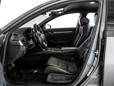 Used 2018 Honda Accord Sport image 3