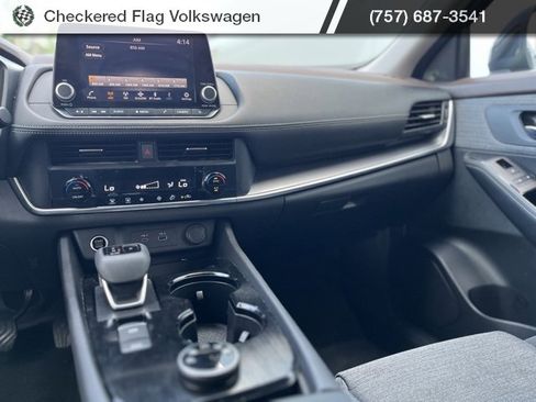 Used 2023 Nissan Rogue SV image 6