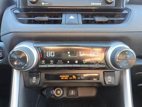 Used 2022 Toyota RAV4 XLE image 17