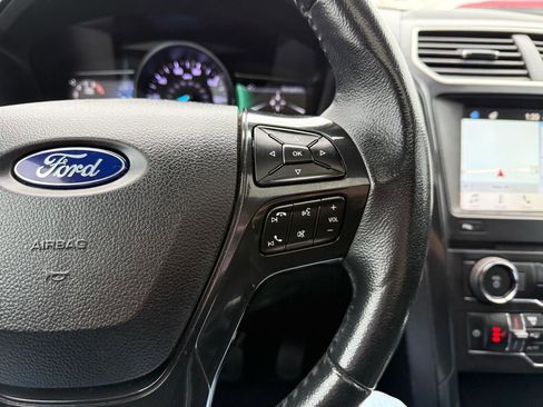 Used 2018 Ford Explorer XLT w/ Equipment Group 202A image 24