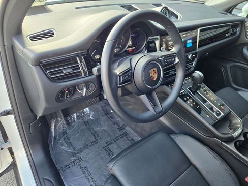 Certified 2025 Porsche Macan w/ Premium Package Plus AWD/4WD image 4