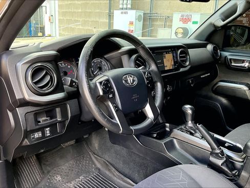 Used 2016 Toyota Tacoma TRD Off-Road w/ Towing Package image 18