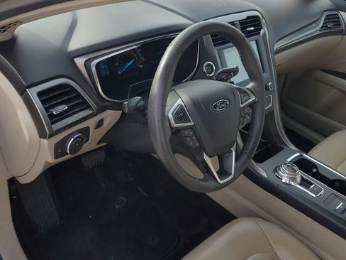 Used 2017 Ford Fusion SE w/ Fusion SE Technology Package image 17