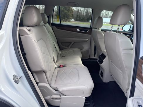 Used 2024 Volkswagen Atlas SE image 31