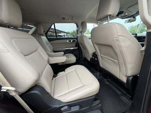 Used 2021 Ford Explorer XLT w/ Equipment Group 202A RWD image 14