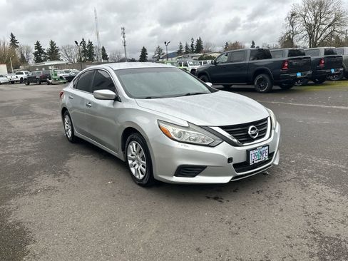 Used 2016 Nissan Altima 2.5 S w/ Power Driver Seat Package image 7