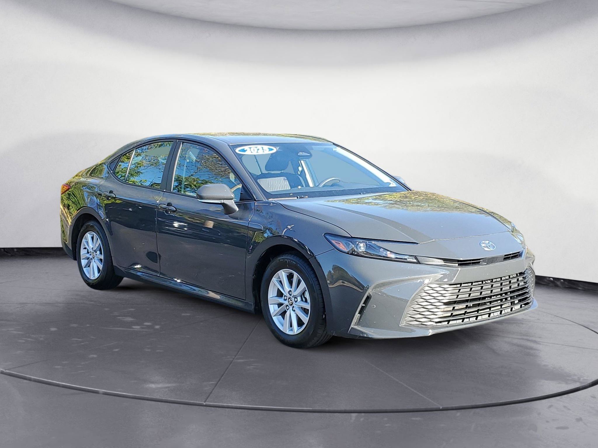 Used 2025 Toyota Camry LE FWD image 2
