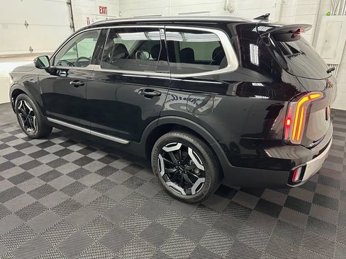 Used 2024 Kia Telluride EX w/ EX Captain's Chair Package AWD/4WD image 7