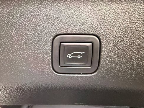 Used 2024 GMC Yukon XL AT4 w/ AT4 Premium Plus Package AWD/4WD image 10