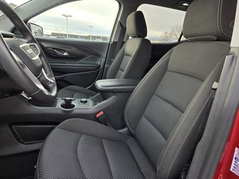 Used 2024 GMC Terrain SLE image 2