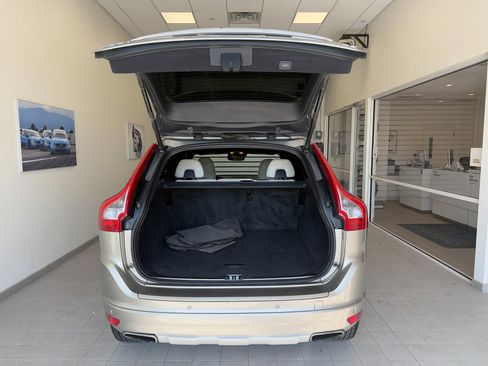 Used 2016 Volvo XC60 T6 Platinum w/ Inscription Package image 6