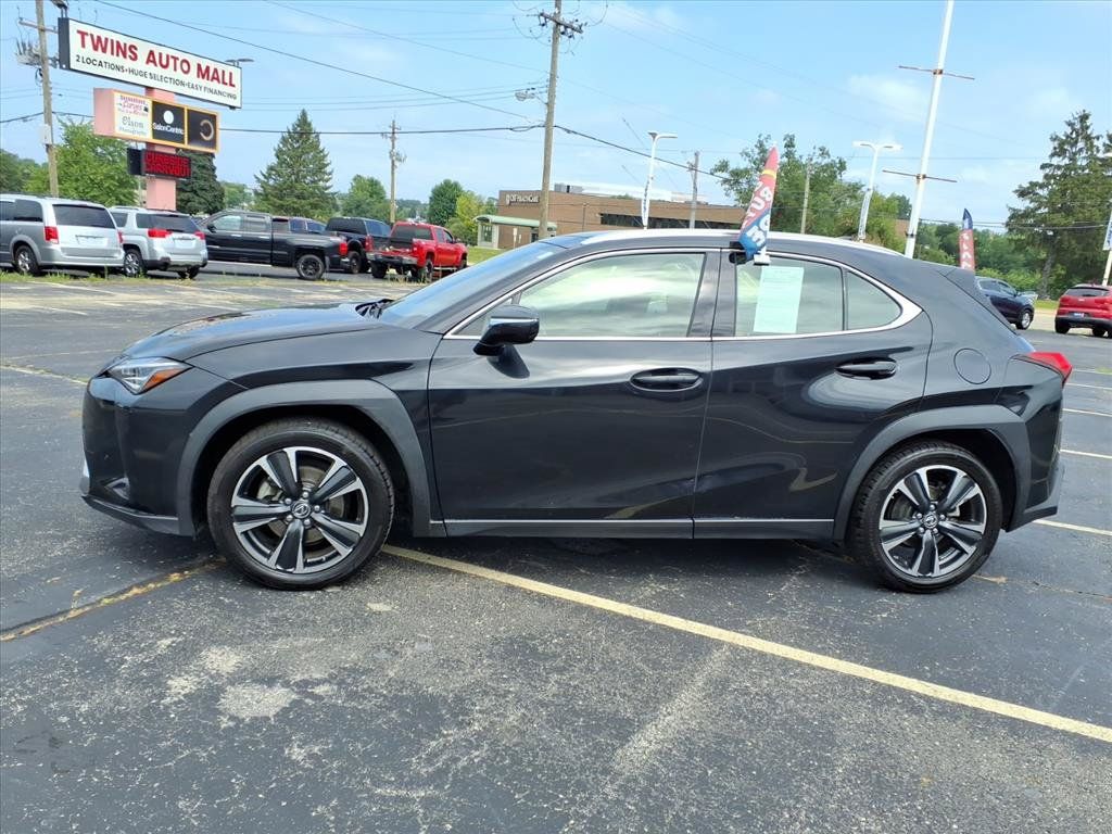 Used 2021 Lexus UX 200 w/ Accessory Package (Z1) FWD image 4