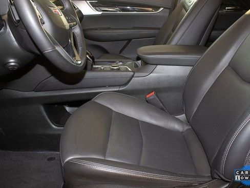 Used 2025 Cadillac XT6 Premium Luxury image 22