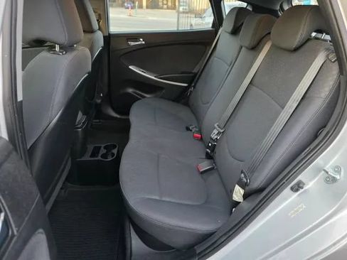 Used 2014 Hyundai Accent SE w/ Option Group 3 FWD image 9