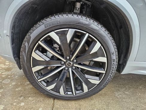 Certified 2025 Volvo XC90 B6 Plus AWD/4WD image 9
