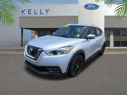 Used 2020 Nissan Kicks SV FWD image 1