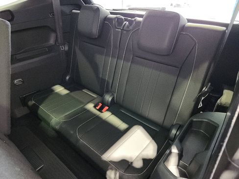 Certified 2023 Volkswagen Tiguan SE R-Line FWD image 9
