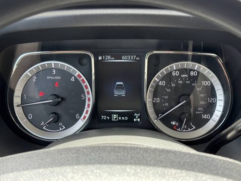 Used 2017 Nissan Titan SV AWD/4WD image 28