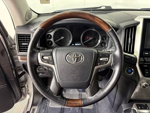 Used 2016 Toyota Land Cruiser AWD/4WD image 15