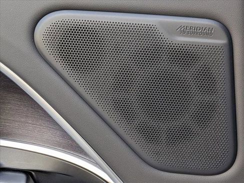 Used 2025 Land Rover Range Rover SE image 16