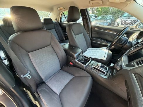 Used 2019 Chrysler 300 Touring w/ Sport Appearance Package RWD image 9