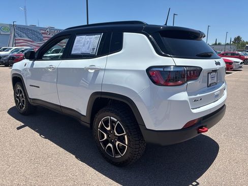 Used 2025 Jeep Compass Trailhawk AWD/4WD image 3