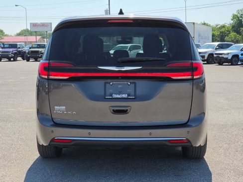 Certified 2023 Chrysler Pacifica Touring-L FWD image 6
