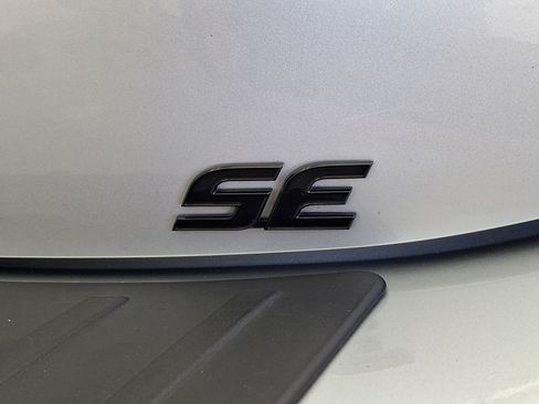 Used 2021 Toyota Corolla SE FWD image 24