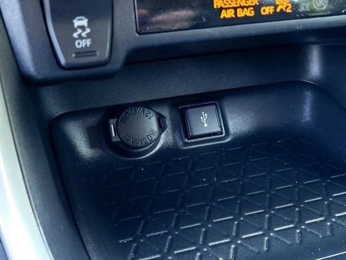 Certified 2022 Toyota RAV4 LE AWD/4WD image 27