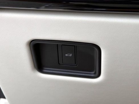 Used 2024 Land Rover Range Rover SE AWD/4WD image 32