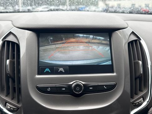 Used 2017 Chevrolet Cruze LT image 24