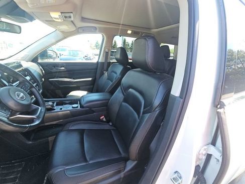 Certified 2024 Nissan Pathfinder SL w/ SL Premium Package AWD/4WD image 15