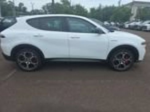 Used 2024 Alfa Romeo Tonale Veloce w/ Active Assist Package AWD/4WD image 2