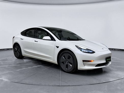 Used 2021 Tesla Model 3 Standard Range Plus RWD image 4