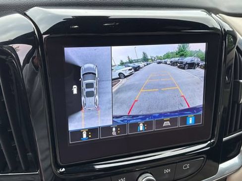 Used 2022 Chevrolet Traverse LT w/ LT Premium Package FWD image 26
