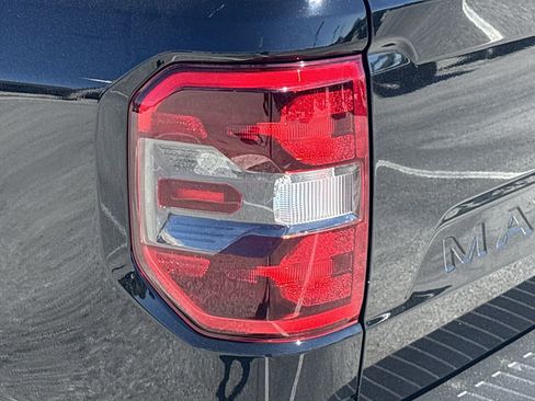 Used 2025 Ford Maverick Lobo image 7