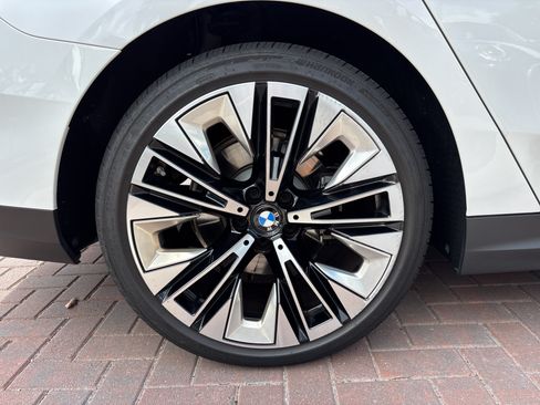 Used 2026 BMW 530i w/ Premium Package RWD image 13