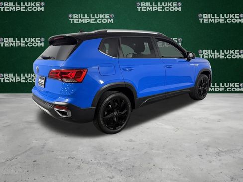 Used 2023 Volkswagen Taos SE w/ Panoramic Sunroof Package FWD image 5