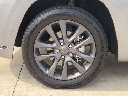 Used 2019 Jeep Grand Cherokee High Altitude RWD image 10