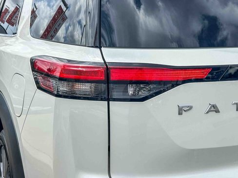 Certified 2024 Nissan Pathfinder SL w/ SL Premium Package FWD image 10