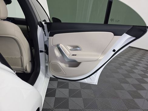 Used 2025 Mercedes-Benz CLA 250 image 32