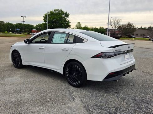 New 2026 Nissan Sentra SR w/ SR Premium Package FWD image 9
