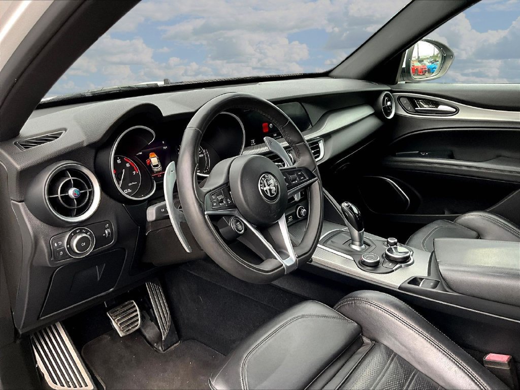 Used 2019 Alfa Romeo Stelvio Ti Sport w/ Quick Order Package 22S Sport AWD/4WD image 17