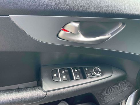 Used 2021 Kia Forte LXS FWD image 11
