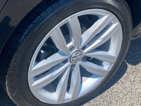 Used 2018 Volkswagen Passat 2.0T SE FWD image 21
