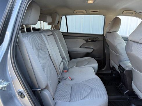 Used 2023 Toyota Highlander LE image 31
