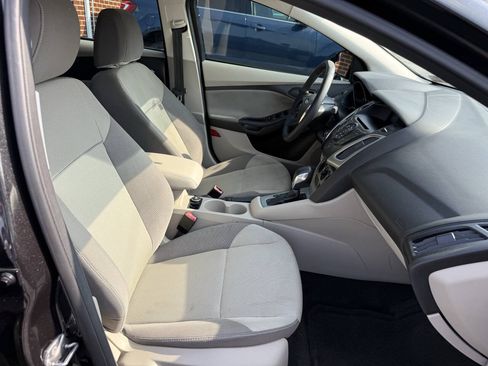Used 2012 Ford Focus SE FWD image 22